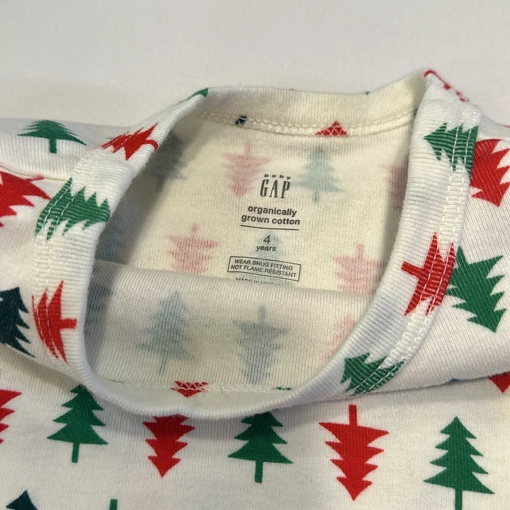 Gap baby cotton 2 piece pajama set long sleeve pants Christmas tree size 4 🌲❤️💚